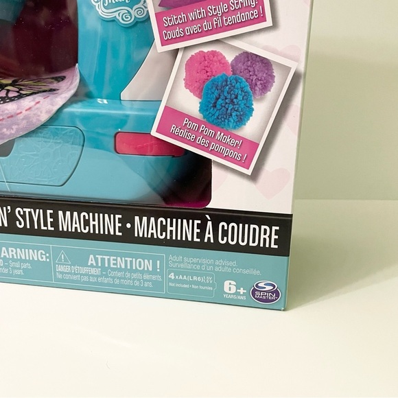Cool Maker - Deluxe Sew N Style Sewing Machine with Pom Pom Maker Attachment - Picture 4 of 16